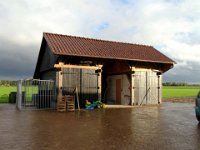 Gebakken klinkerkei op puinfundatie aangebracht.